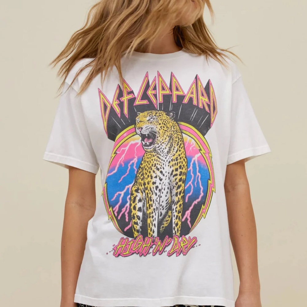 Daydreamer Def Leppard Leopard Graphic Tee Medium